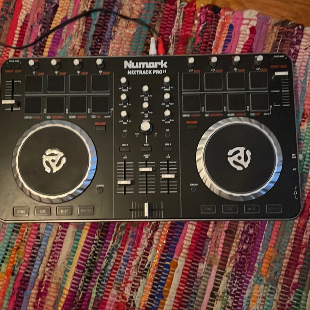Numark Mixtrack Pro 2